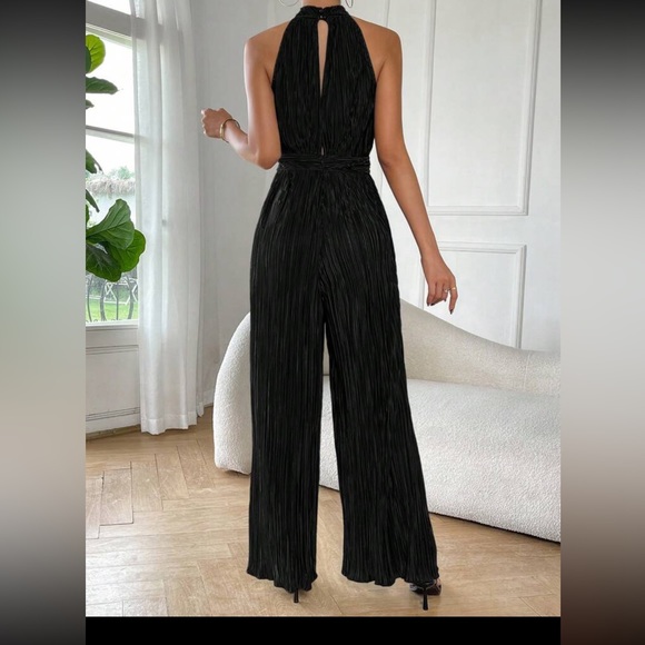SHEIN Essnce Solid Halter Neck Plisse Wide Leg Jumpsuit size medium BNWT - Picture 2 of 5